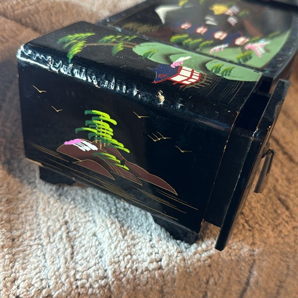 Very Old Hand Painted Asian Themed Jewelry Box -design on Black Lacquer-See pics - Picture 8 of 16